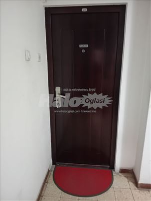 Izdaje se stan na Bulevaru Nemanjica. Nis