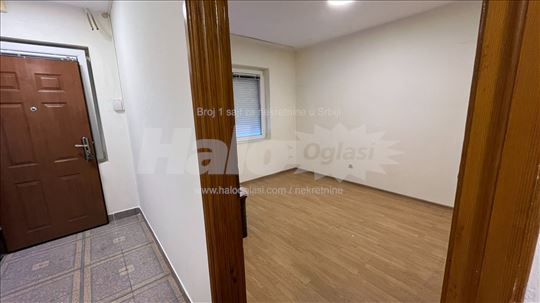 Izdaje se trosoban stan 