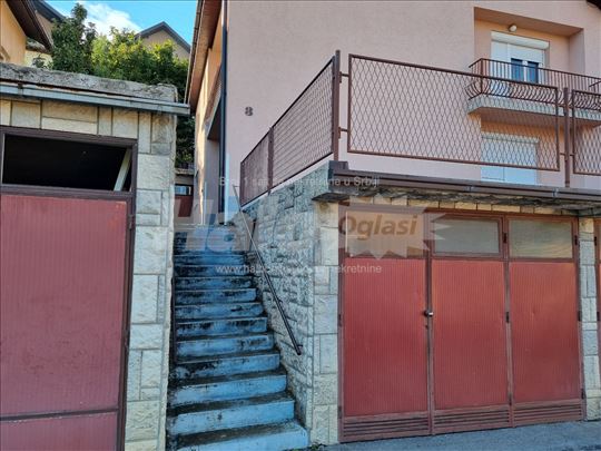 Izdajem trosoban/dvosoban stan Terazije - Užice