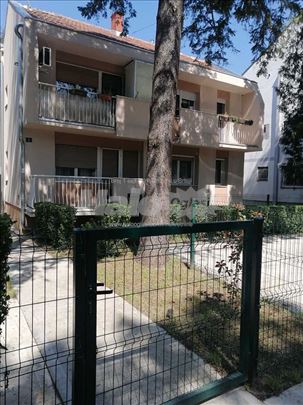 Izdajem namešten stan ženskoj osobi u Batajnici