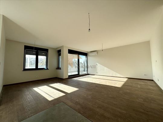 Jedini stan na spratu na vrhunskoj lokaciji - odma