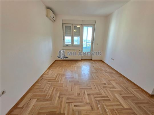 Jednosoban stan u novijoj zgradi