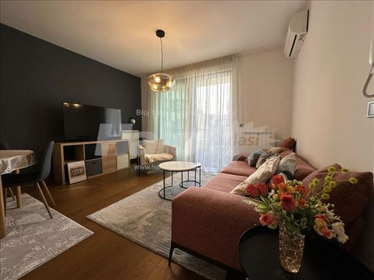 Luksuzan stan 50m² sa garaznim mestom– Banovo brdo