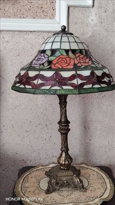 Orginal Tiffany's lampa sa sedef abazurem