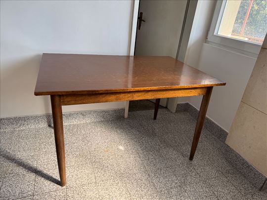 Drveni Trpezarijski sto