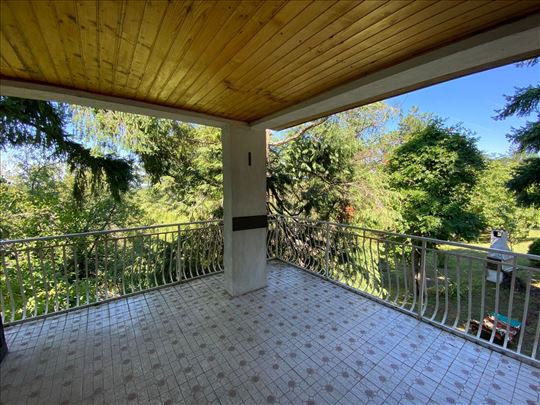 Grocka,Brestovik,prelepa vikend kuća.Pogled ,reka.