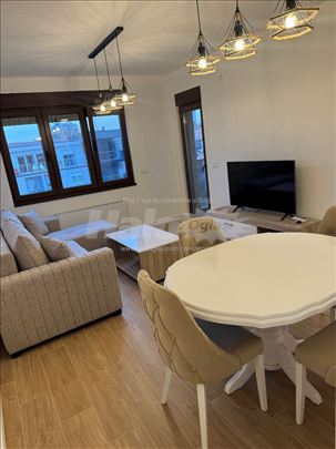 Izdaje se potpuno nov stan u centru grada