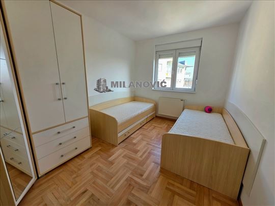 jednosoban stan sa stvarima