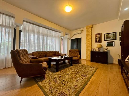 Komforan porodičan stan na Banjici ID#2327