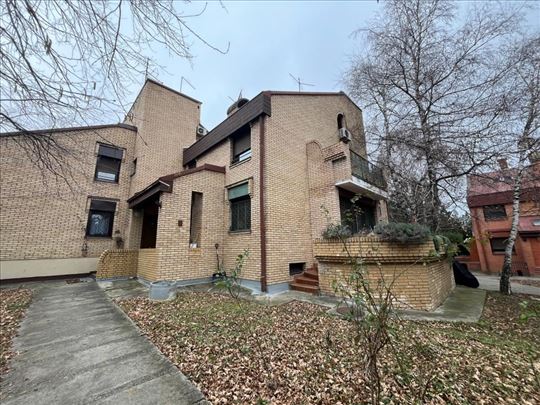 Kuća sa dvorištem u najlepšem kraju ID#2251