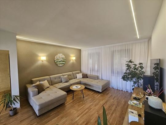 Kuća u Mirijevu sa dvorištem i garažom ID#2183