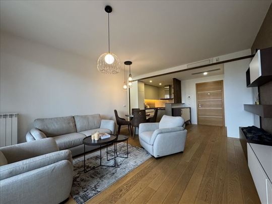 Luksuzan trosoban stan, Skyline ID#2379