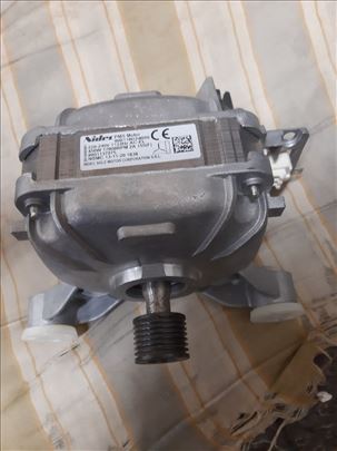 Motor marke Nidec indukcioni
