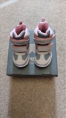 Nove kander cizme 23