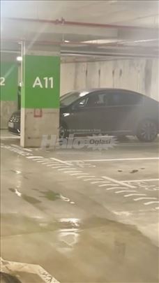 Odlična lokacija - odmah uz Galeriju