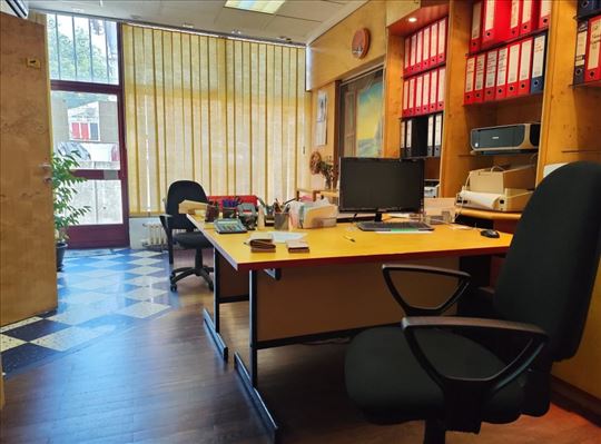 Poslovni prostor 41m2, Lux opremljen, odmah uselji