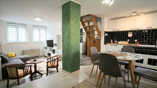 Zemun Centar, 2.5 Odličan 70m2, Renoviran,Bez buke
