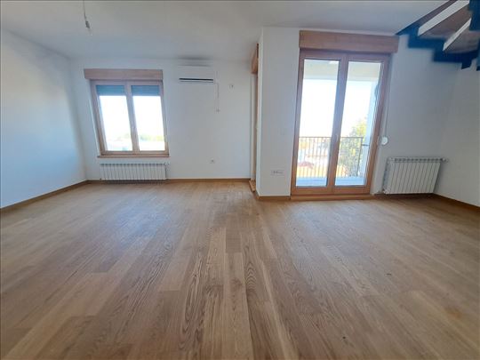 Zemunske kapije trosoban uknjižen stan