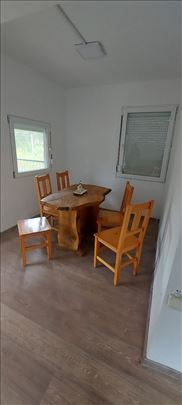 Banatski Karlovac, Devojački bunar vikendica