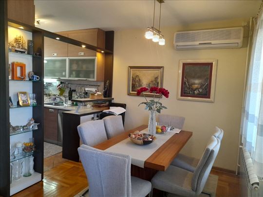 Đeram,odličan 4.0,3/5 iz 2008 sa 2 garažna mesta