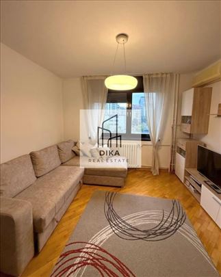 Dunavski kej - kompletno namešten stan, 2,0