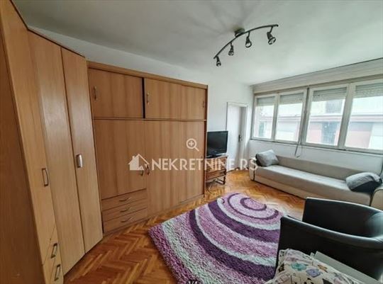 Izdaje se dvosoban stan na Bubnju sa parkingom