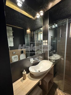 Izdaje se trosoban stan na Grbavici