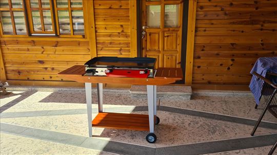 Komplet roštilj, kolica i set za butan bocu