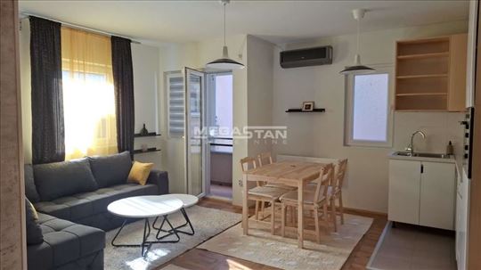 Krnjača, renoviran, odmah useljiv, namešten