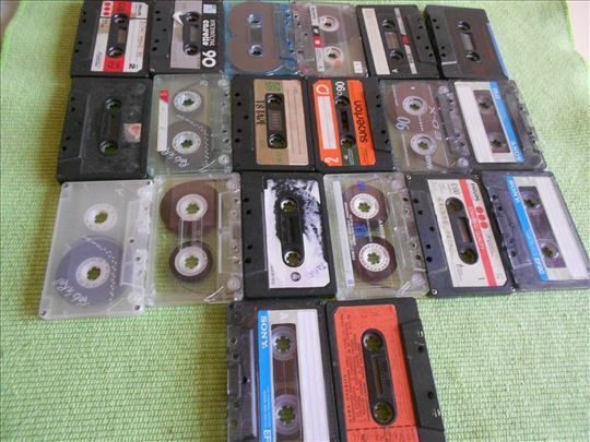 Lot 20 kaseta - muzika, radio program, prazne