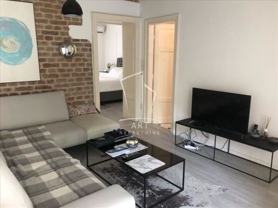 LUX trosoban stan, renoviran, salonac, mereno 70m2