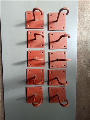 Metalne kuke za kačenje