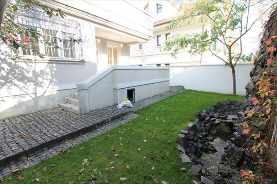 Moderna, prostrana kuća na Dedinju, ID 4102