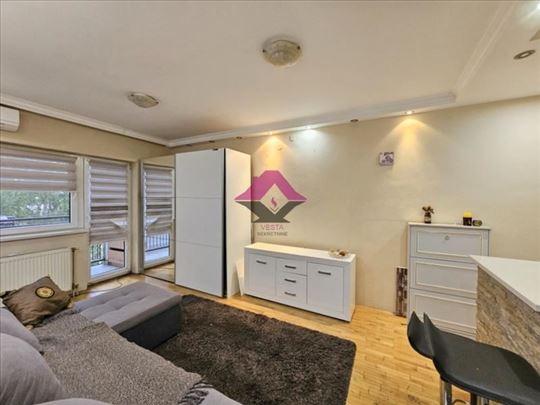 Novi Sad centar, 27m2 sa lođom, namešten, uknjižen