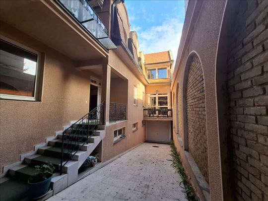 Odlična kuća u Zemunu