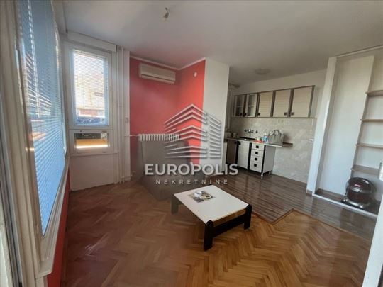Odmah useljiv stan 50m²–Galenika,odlična lokacija!