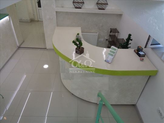 Poslovni prostor u okviru stambene zgrade novije g