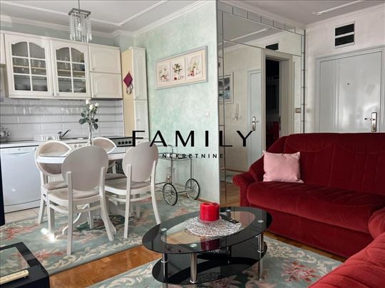 Prelep dvoiposoban stan u srcu  Grbavice, Miše Dim