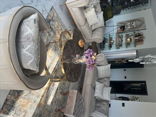 Prodajem garnituru, moderna, kao nova