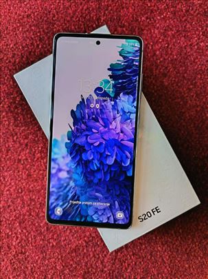Samsung S20fe beli, kao nov 100/100, kutija