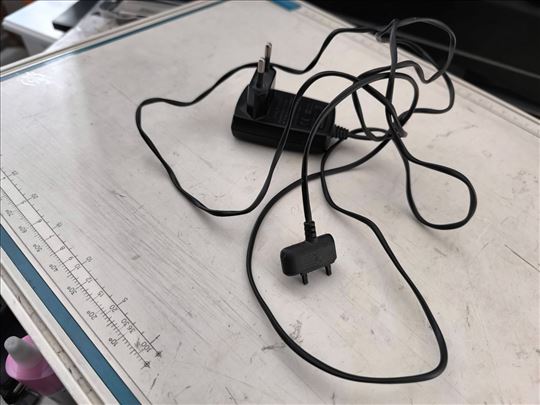 Sony Ericsson, output 4.9VDC 450mA
