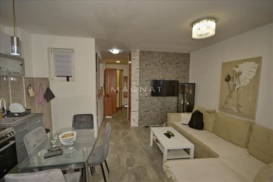 Šumice - lux jednoiposoban stan ID#5347