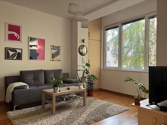 Svetao stan u blizini Čuburskog parka