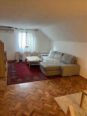 Trosoban namesten vojvode vlahovica