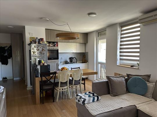 Trosoban stan u naselju Vojvode Vlahovića