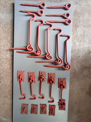 Zakačena za kapije i vrata 