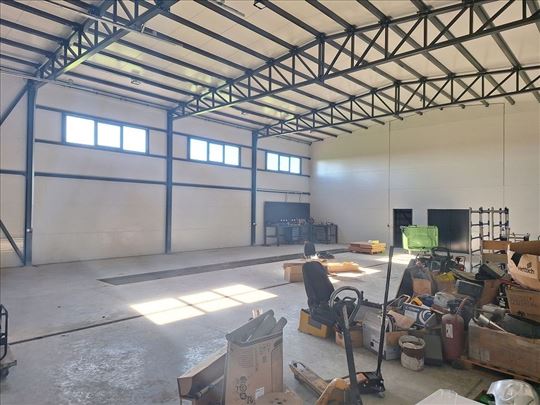 Batajnica-Busije, magacin, 450m2