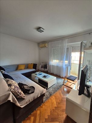 Centar 3.0 namešten 1/4, lift, cg, parking