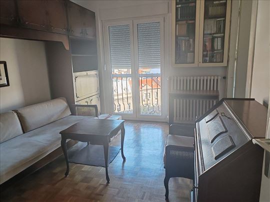 Centar, dvosoban stan, odmah useljiv