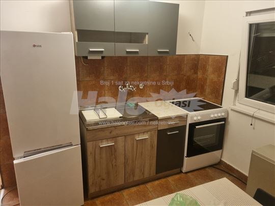 Dvosoban stan na Julinom Brdu namesten ili prazan